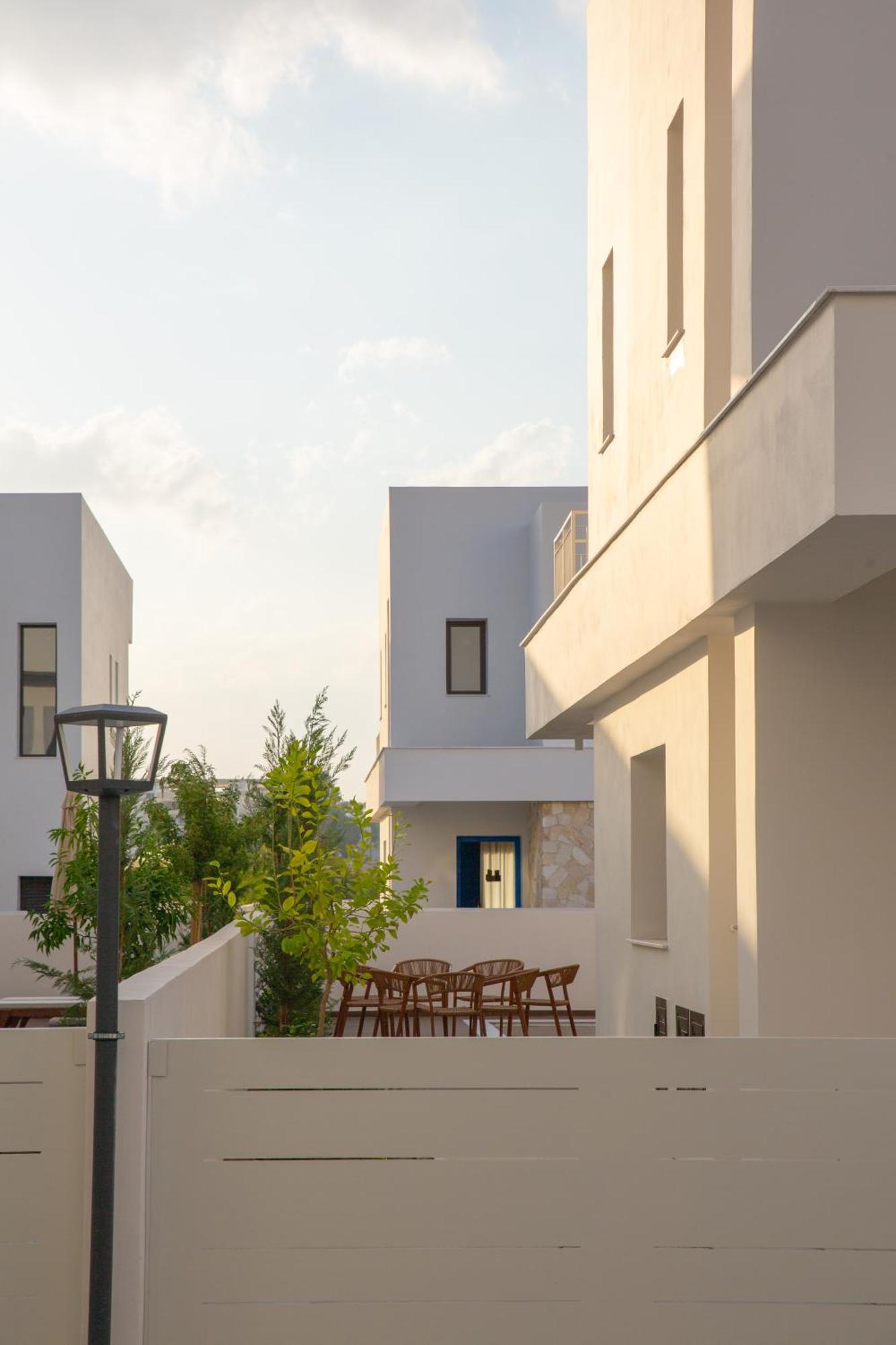 Liv & Co Suites & Villas Oroklini Exterior photo